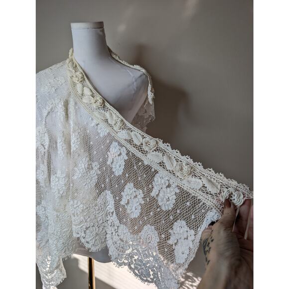 Floral Shawl Lace Wrap - Picture 7 of 7